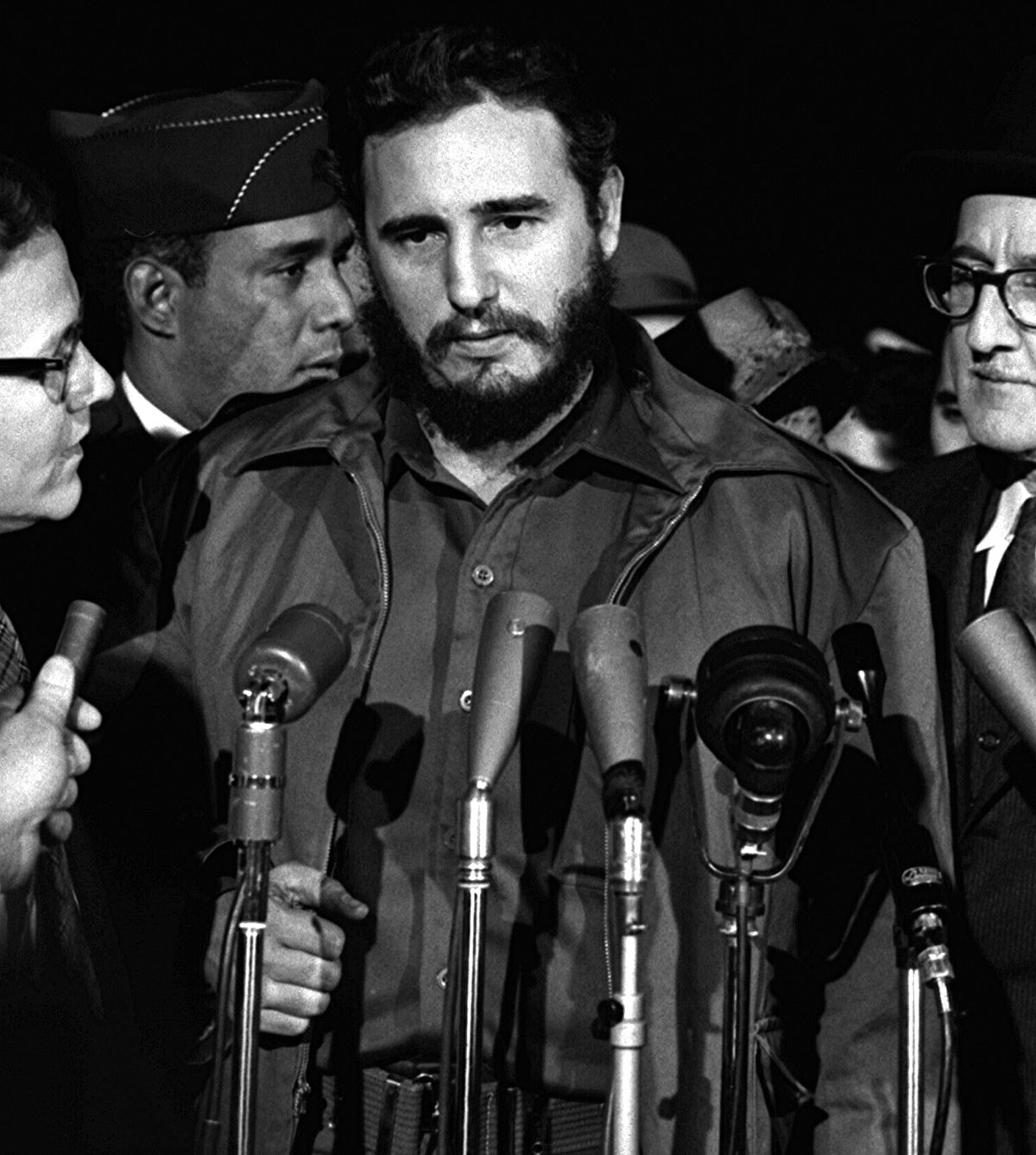 Fidel Castro, kubański komunista, rewolucjonista, wyzwoliciel Kuby (uwolnił ją od krwawej dyktatury proamerykańskiego kapitalisty Batisty) oraz jej przywódca, bohater narodowy Kubańczyków