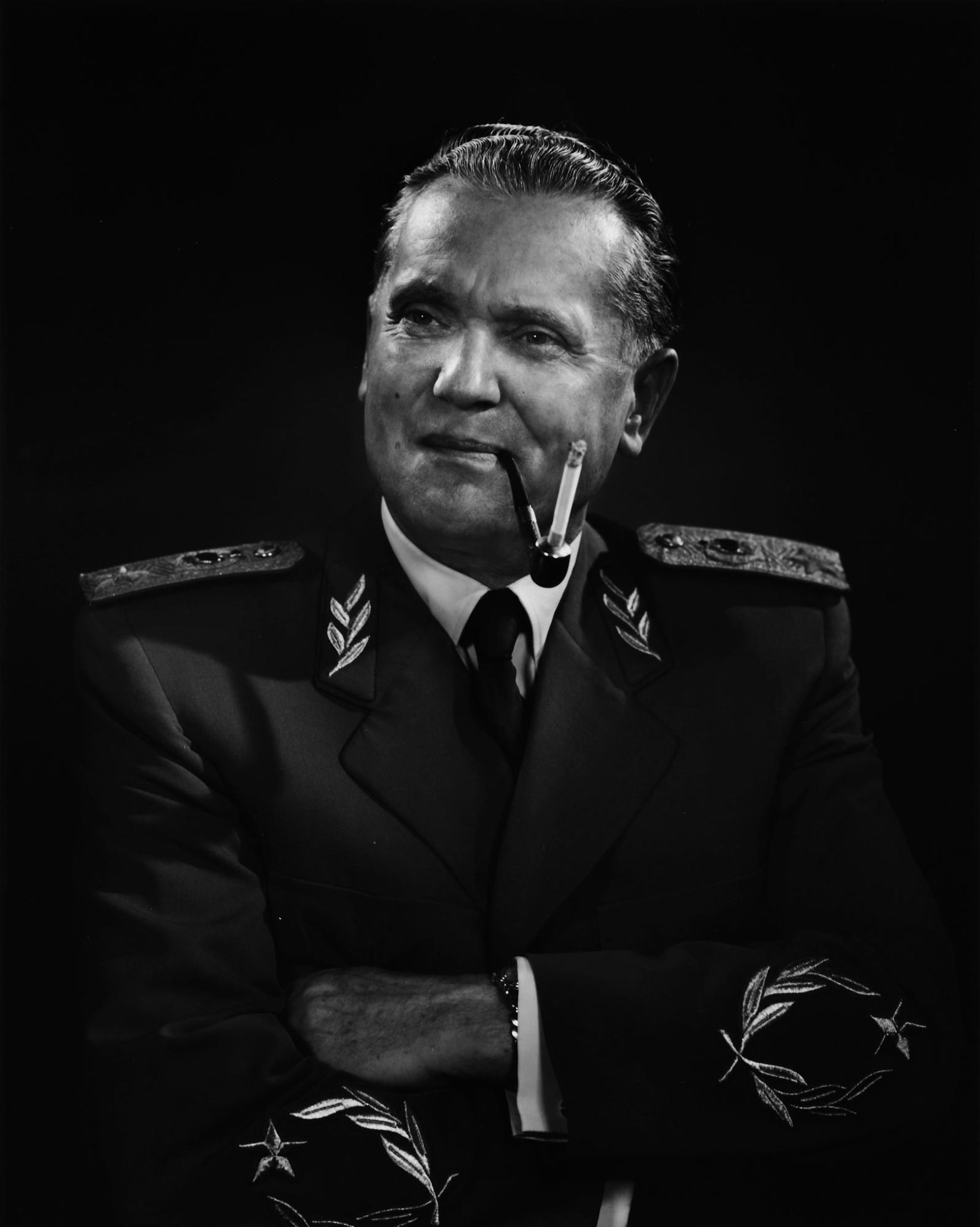 Josip Broz Tito, chorwacki komunista, partyzant, wieloletni przywódca Jugosławii, dzięki któremu najconaliści rozwalili Jugosławię dopiero po jego śmierci, wyzwolił Jugosławię od nazistów i chorwacich kolaborantów