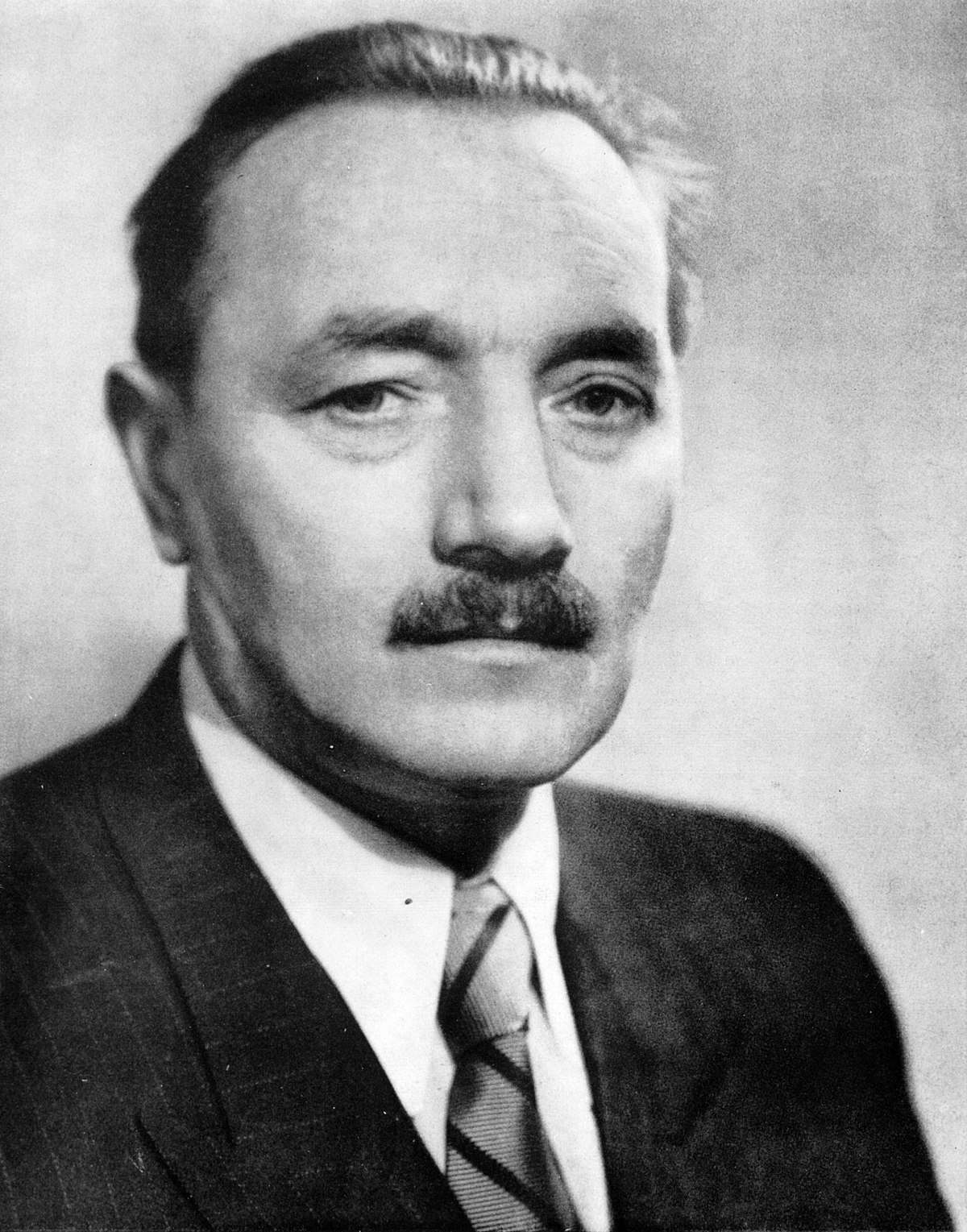Bolesław Bierut, prezydent poslzy z woli ZSRR, agent NKWD, odpowiedzialny za mordowanie zarówno żołnierzy wyklętych, jak i zaklętych zbrodniarzy