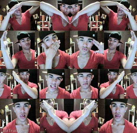 Jak zrobić serce z rąk (kolaż zdjęć)? - Zapytaj.onet.pl