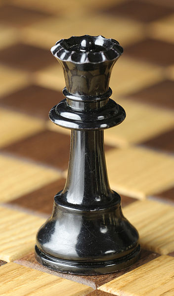 352px-Chess_piece_-_Black_queen.JPG