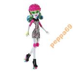 ghoulia na rolkach