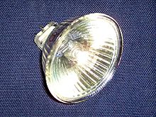 220px-Halogen_lamp_macro_02.jpg