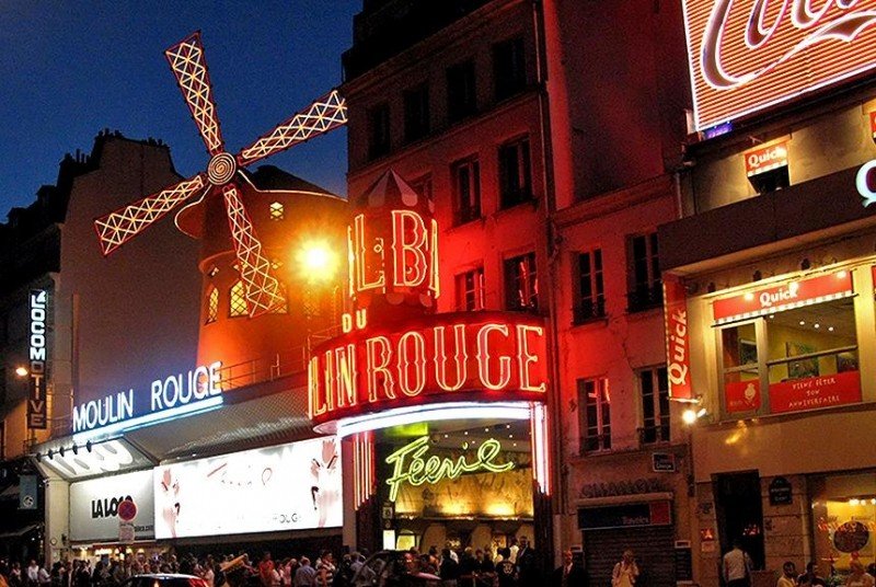 moulin-rouge-at-midnight.jpg