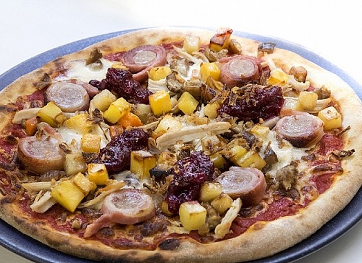 6. Pizza z puddingiem (Wielka Brytania) - z warzywami i zapieczonymi kawałkami słodkiego puddingu