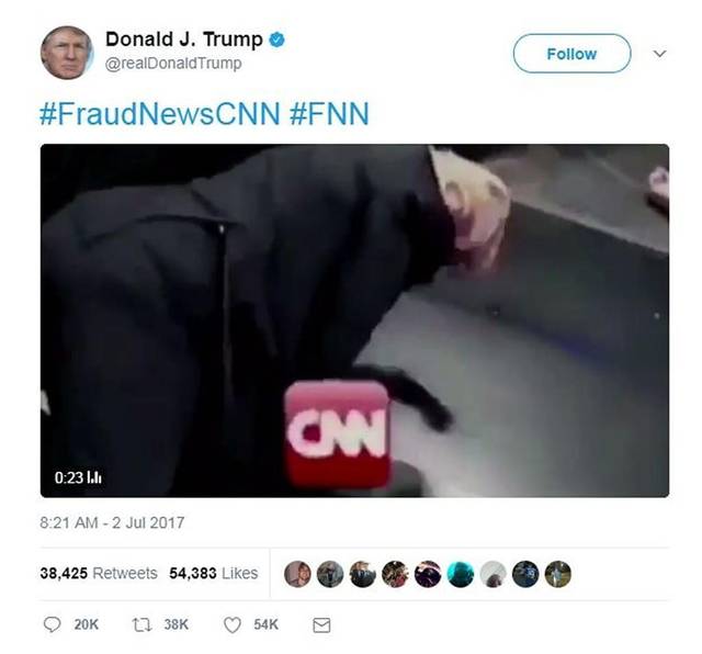 Kiedy Trump już jako prezydent wstawił na twitter mema gdzie obala faceta koło ringu od wrestlingu który ma wstawione logo CNN które Trump uważa za #fakenews