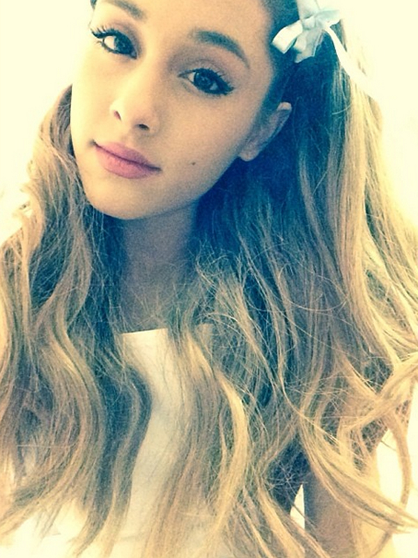 Ariana-Grande-Selfie-osnapitzari-38577235-600-800.jpg