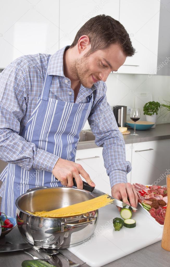 depositphotos_34140959-Happy-man-cooking-pasta-in-the-kitchen.jpg