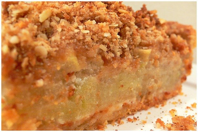 almond-apple-crumb-pie.jpeg