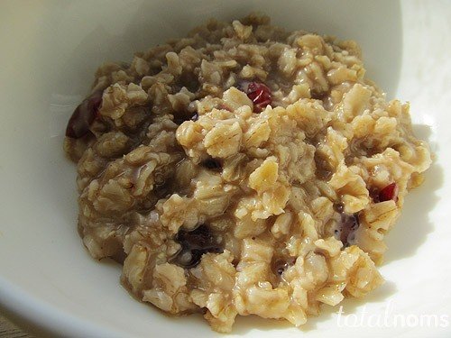 oatmeal-with-nutella-and-dried-cranberries.jpg