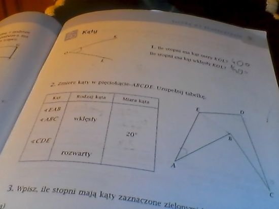 zmierz kąty w pięciokącie ABCDE. uzupełnij tabelę. – zadania, ściągi i