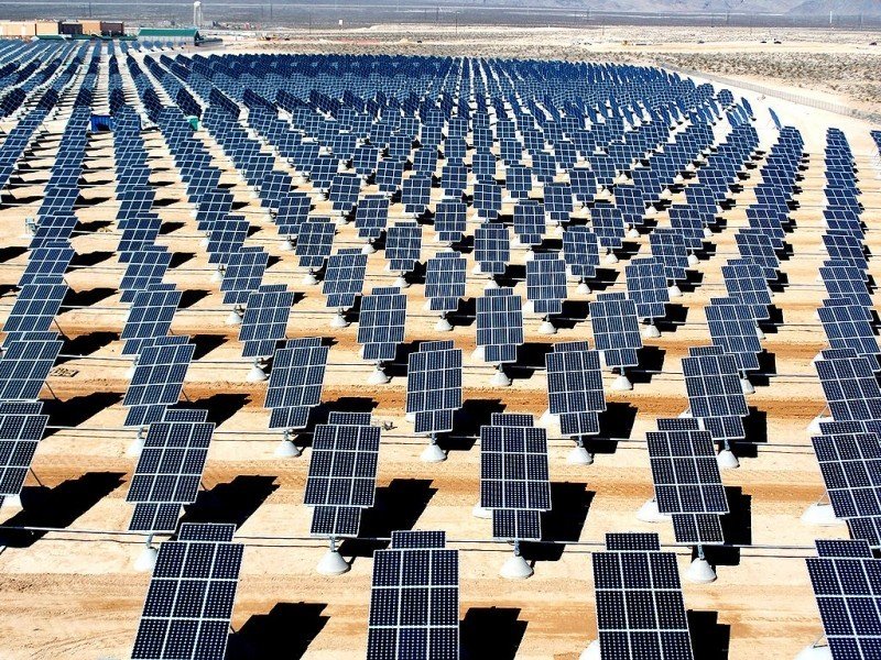 giant-photovoltaic-array.jpg